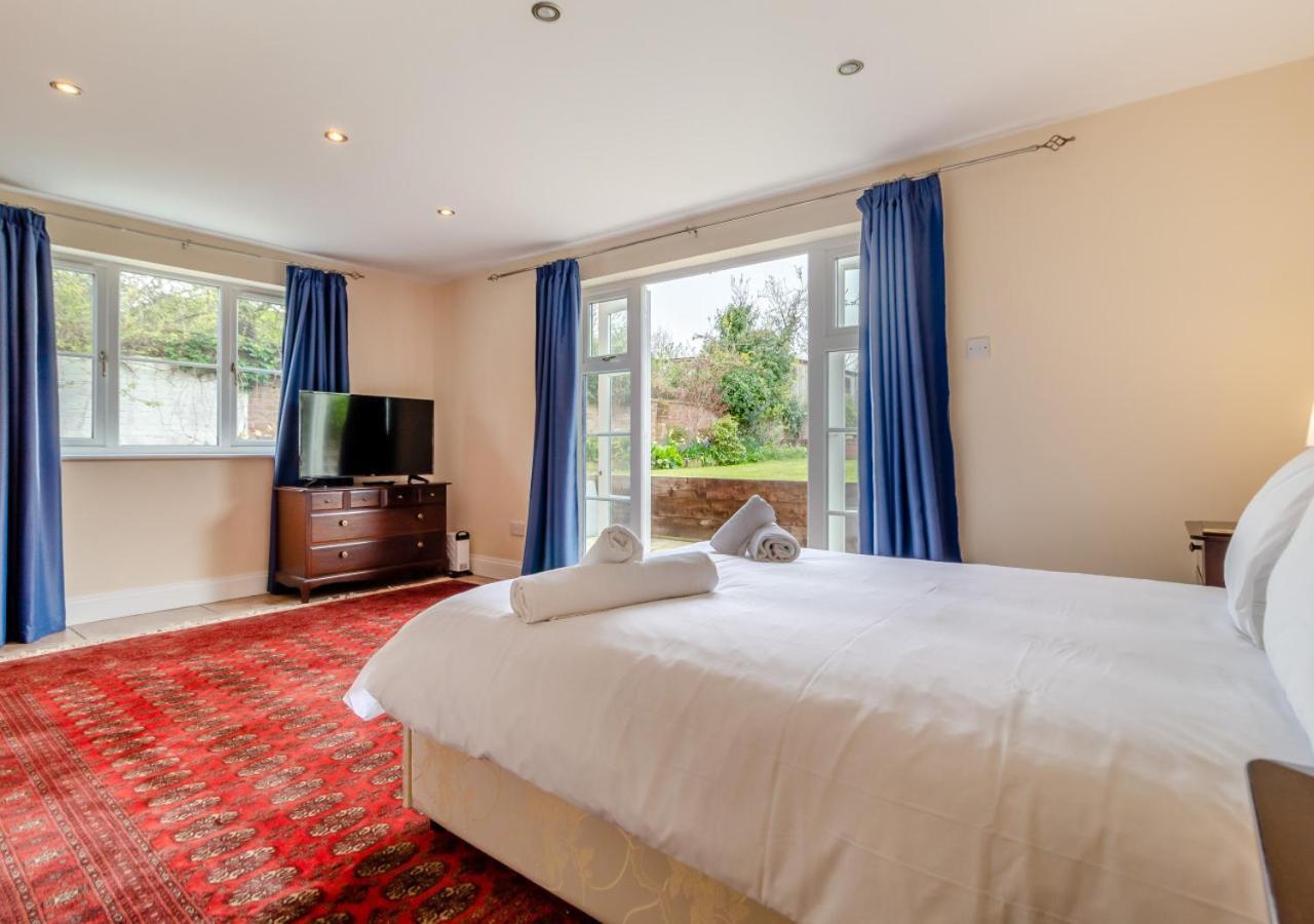 39 London Road Villa เฮลส์เวิร์ธ ภายนอก รูปภาพ