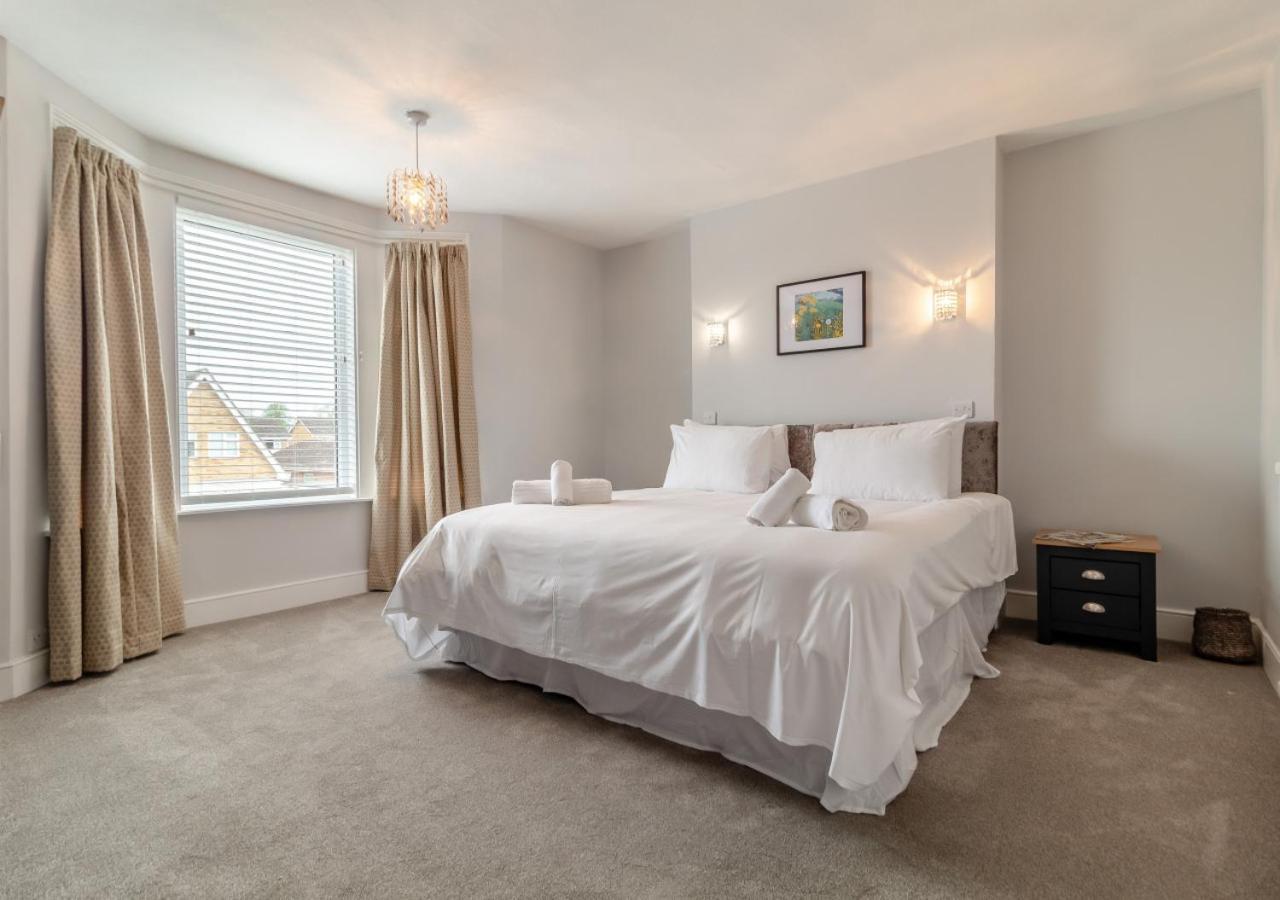 39 London Road Villa เฮลส์เวิร์ธ ภายนอก รูปภาพ