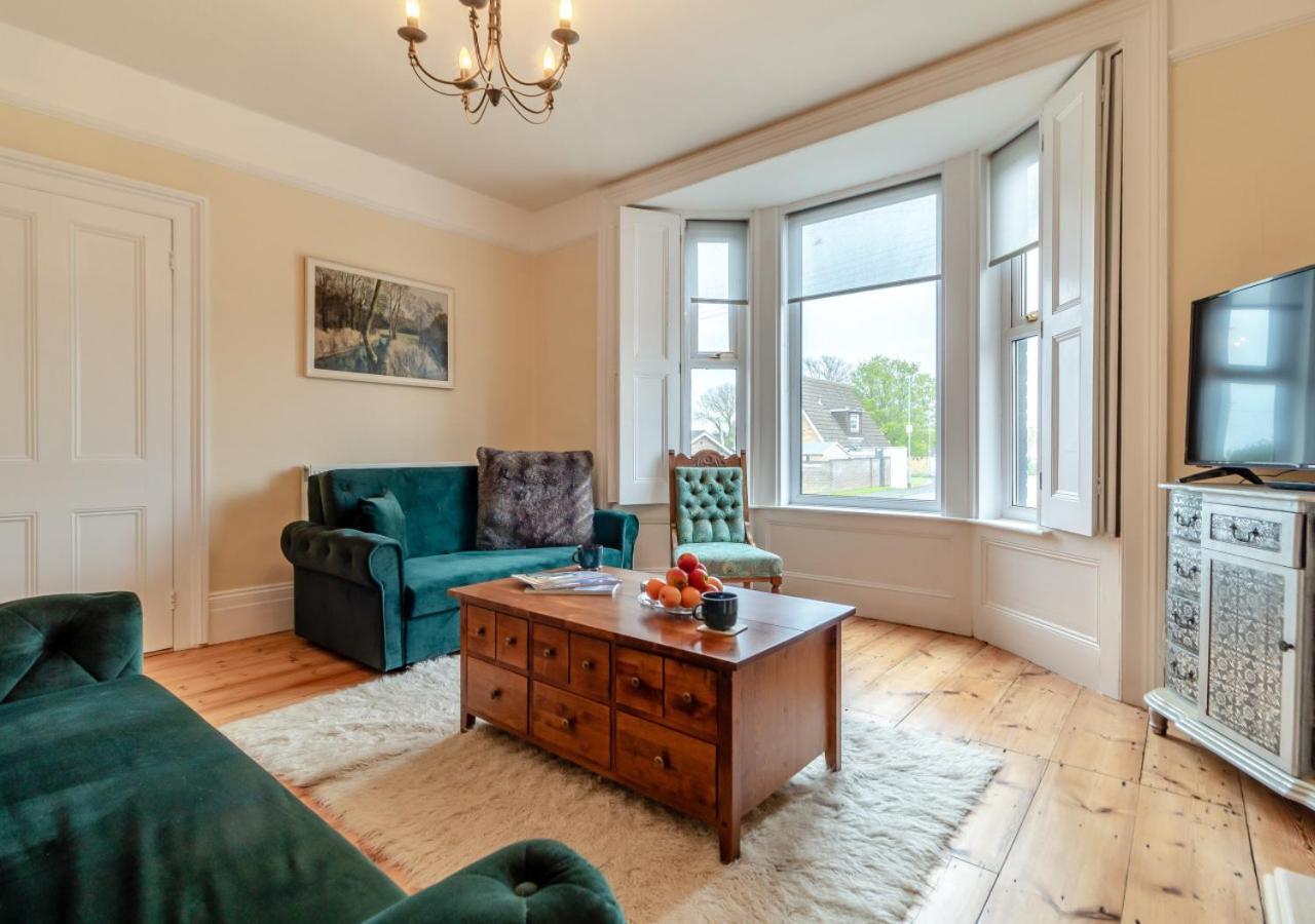 39 London Road Villa เฮลส์เวิร์ธ ภายนอก รูปภาพ