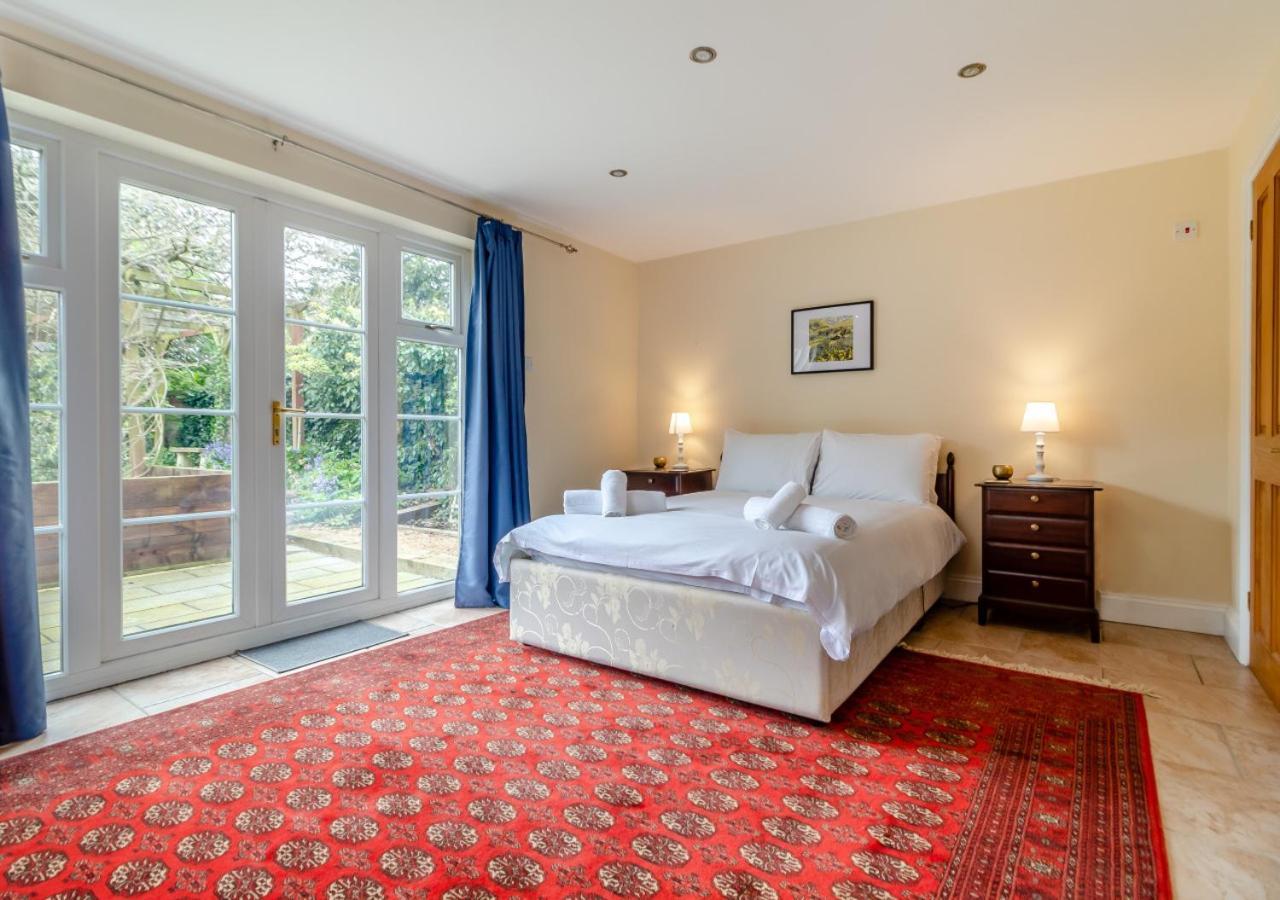 39 London Road Villa เฮลส์เวิร์ธ ภายนอก รูปภาพ