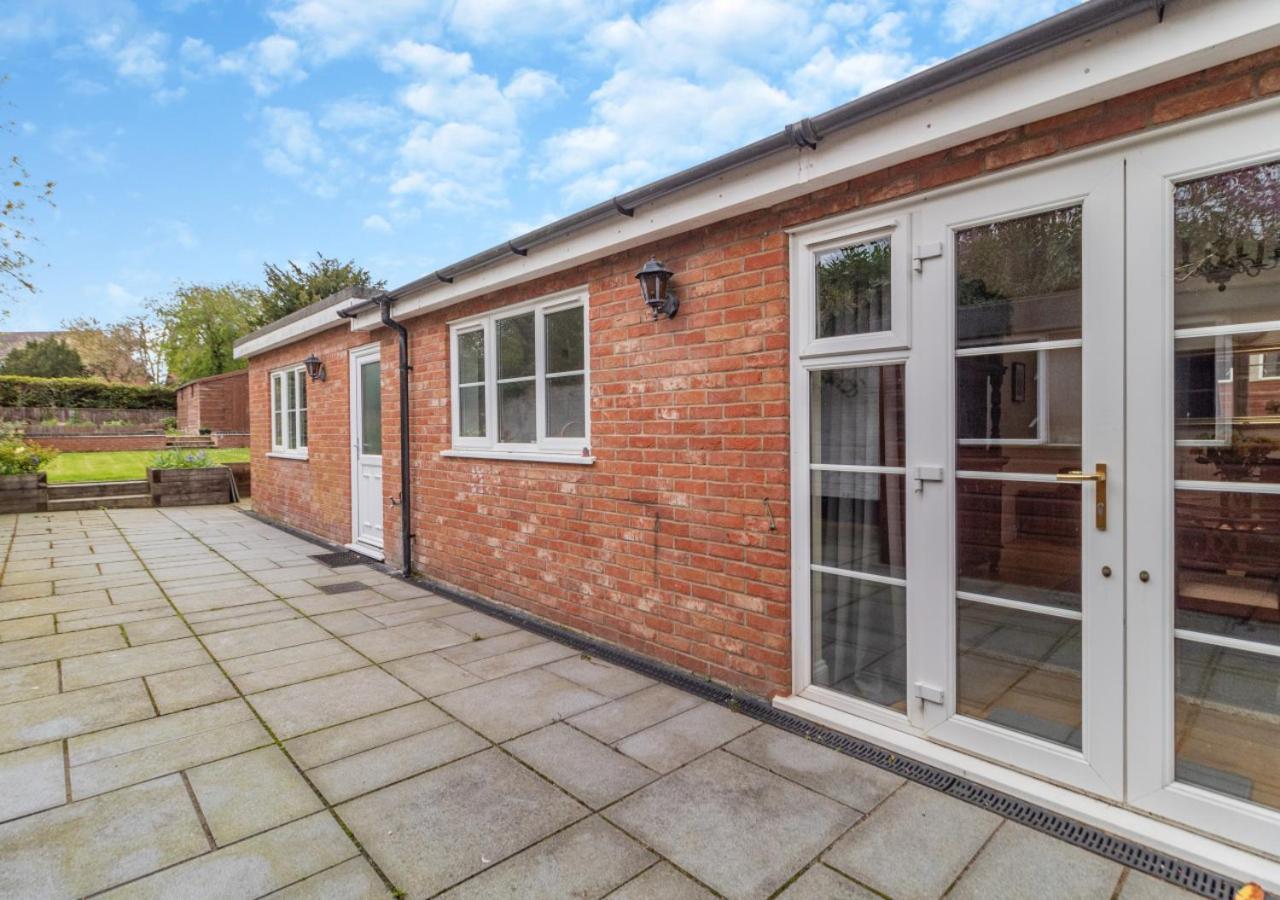 39 London Road Villa เฮลส์เวิร์ธ ภายนอก รูปภาพ