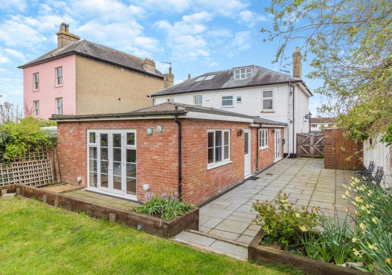 39 London Road Villa เฮลส์เวิร์ธ ภายนอก รูปภาพ