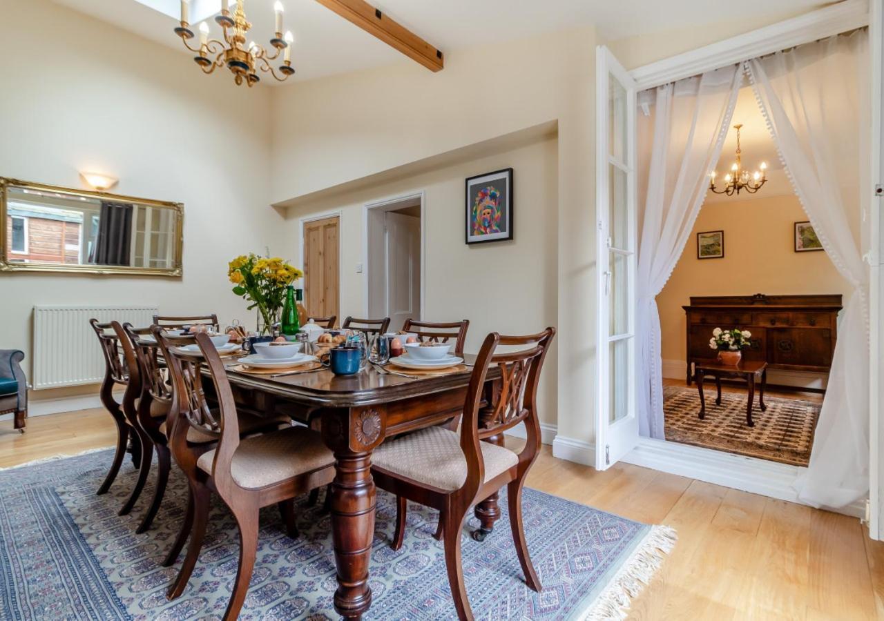 39 London Road Villa เฮลส์เวิร์ธ ภายนอก รูปภาพ
