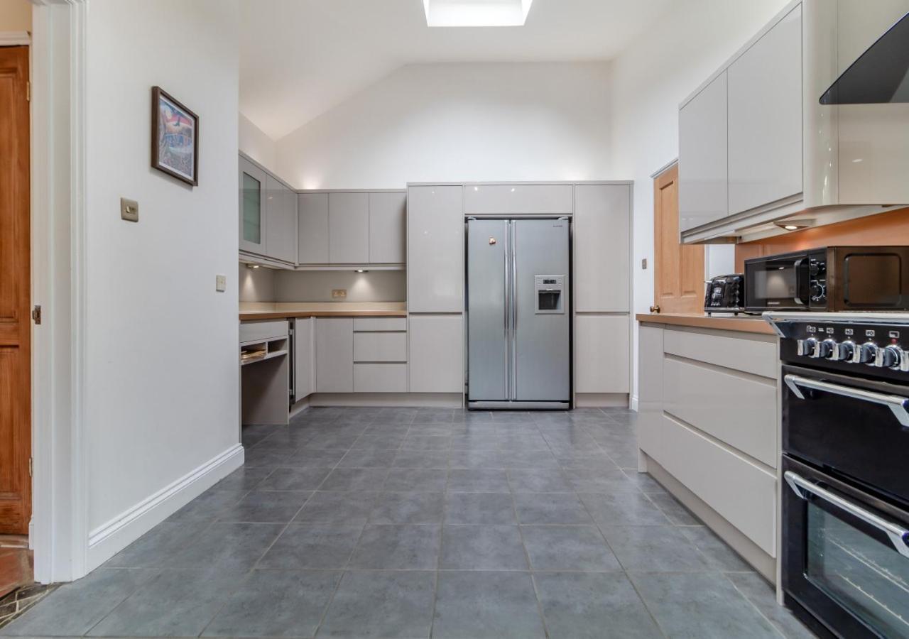 39 London Road Villa เฮลส์เวิร์ธ ภายนอก รูปภาพ